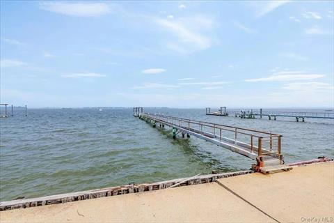 Dock