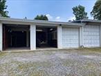 Commercial space for lease with 2 bays, 10ft. overhead doors, an additional storage room, office and restroom. Prime location in Roslyn near to all. Perfect for many types of businesses, workshop, warehouse, wholesaler, offices, professional services, storage space, with ample parking. Tenant pays gas heating and electric.