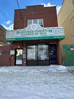 It is a beautiful Mix use property in the vicinity of INTERNATIONAL AIRPORT. Transportation public or highways available. Educational and prayer institutions are at a walking distance. High ceilings of basement, store and apartment. Basement has ose. Share driveway