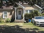 4 Bedrooms 2 bathroom house, located in the heart of deer park , Close to all shopping and public transportation. Occupied , do not disturb occupants.