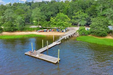Dock