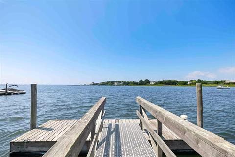 Dock