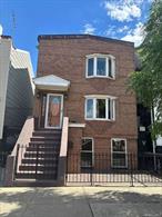 2 family close to transportation & shopping. 10 minutes to Manhattan, 3 stops to Manhattan.