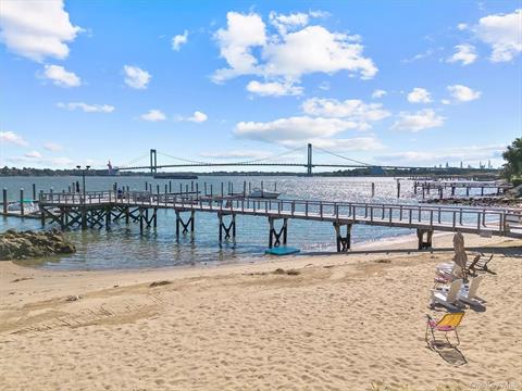 Dock