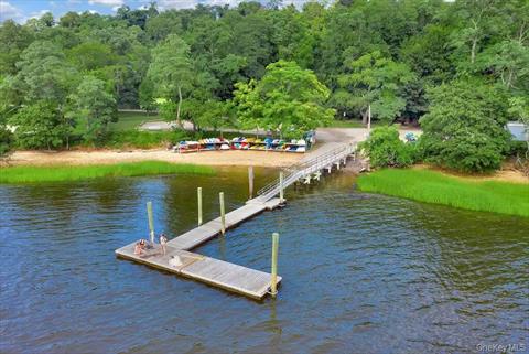 Dock