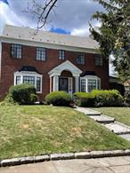 North Flushing Beautiful 1 family house with 60x97.42(5845) lot size. 3 minutes walking to Bowne Park. 2 blocks to Northern Blvd. Walking distance to LIRR station Q13, Q28. Close to all the shopping and restaurants. This house has Formal Dinning room and large living room with fireplace. Large full basement, Nice backyard. High finish attic with a lot of extra space. Master bedroom suite with bathroom, Total 3 bedrooms and 2.5 baths. it could be turned into a 5 bedroom, need renovation, If you are looking for a large living size house in primary and convenient location, this house is a must see!
