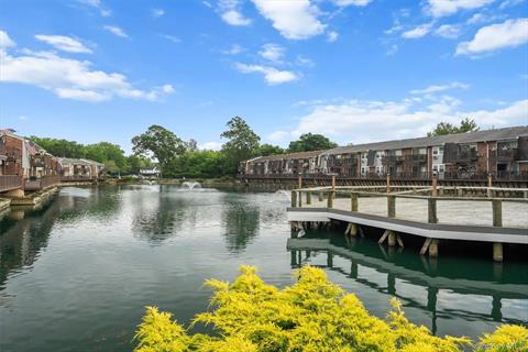 Dock