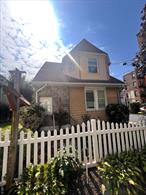 Beautiful first floor apartment with 3 - 4 spacious bedrooms and backyard access. Can be delivered partially furnished or empty.