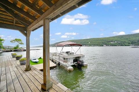 Dock