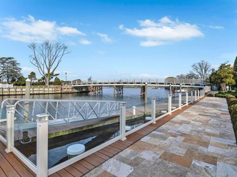 Dock