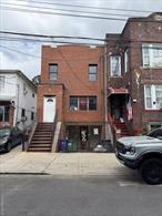 FULLY RENOVATED .CLOSE TO PUBLIC TRANSPORTATION AND SHOPPING.