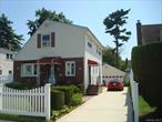 NICE AND EXTREEMELY SPACIOUS 2 BEDROOM 1 BATH APARTMENT READY TO GO.  NICE AND CLEAN AND INVITING !!! COME SEE IT BEFORE ITS GONE !!!! UTILITIES INCLUDED !!!!, Appearance: Excellent, Great location close to Hofstra Colledge, minutes away from shopping mall. COME SEE IT BEFORE ITS GONE !!!!!