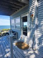 Private, quiet Studio apartment, suitable for single or couple. pets, or smoking not allowed Beautiful Soundfront views from upper master bedroom, as well as lower living room , kitchen.parking on premises.Close to toen Main Highway, .