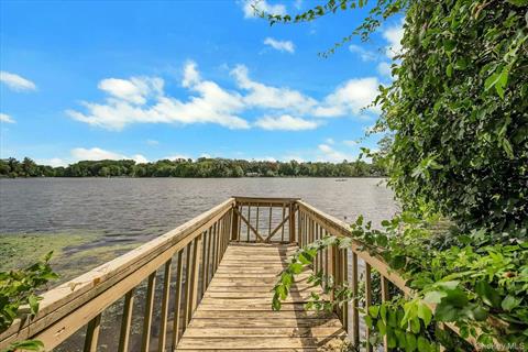 Dock