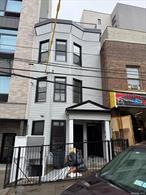 FULLY RENOVATED 3 BEDROOM 2 BATHROOM APARTMENT LOCATED ON THE FIRST FLOOR. GAS AND ELECTRICITY NOT INCLUDED, THAT WILL BE THE TENANTS RESPOSIBILTY.