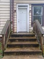Sunny One bedroom apartment with a small extra room great for an office . Freshly painted. Convenient to shopping, parks, Major roadways and public transportation. Rent Spree Application Link.  https://apply.link/f4LzcAQ