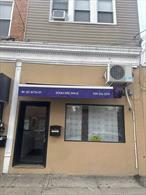 Small store 300sf. Can be used as a nail salon or spa.