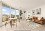 Amazing skyline view, spacious bathrooms, private courtyard. public transportation in front of building