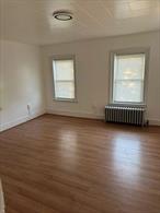 2 bedroom apartment located on the second floor. Extra room can be an office. Eat in Kitchen. No formal living room. Walking distance to many amenities as well as the heritage trail.