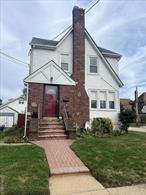 3 Bedroom colonial Home in Lynbrook. Come explore your possibilities!