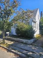 Calling all investors and builders!!Large property. 2 lots joined total is 81x 55. House is in need of total repair. Looking for cash deal