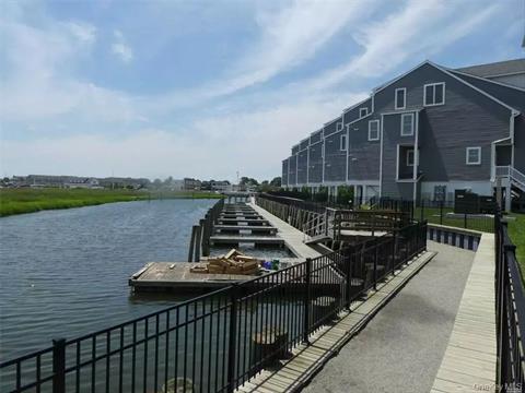 Dock
