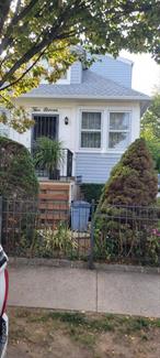 Hugh 1 family framed detached 5 bedrooms duplex with 2 full bath plus finished basement with one bedroom apartment and a full bath , 2 car driveway close to Clason Point ferry to Manhattan owner is very motivated to sell pre approval and proof of funds are required prior to showing