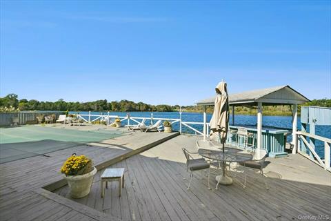 Dock