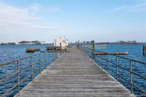 Dock