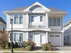Location, Location , Location Lovely 3BRS Young Condo with 3.5 Baths Indoor garage, water view from Balcony in Excellent Condition, Gated Community In City Island. Close to School, Shopping and transportation, It won&rsquo;t Last.