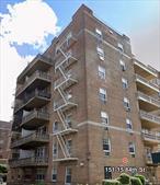 Lovely 2 Bedrooms 2 Baths Condo. Located Close To Supermarket, Banks, Restaurants, Shopping Center, Schools. Close To Transportation, Buses, To Even Manhattan.