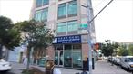 Brooklyn Office For Sale. Legal And Formal Commercial Office On Brooklyn 8th Avenue, Located Opposite JINLONG Building And FEILONG Supermarket, Square Layout, Can Be Used As Large Or Small Offices, Glass Advertising. Close To Subway And Buses.