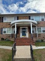 Spectacular Top Floor Large bright One bedroom with two closets, Open floor plan, living room with dining area. Stainless steel appliances. Ample parking for tenant and guests. Close to highways, shops, parks etc.Applicants to complete Continental Manor application