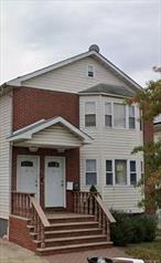 Beautiful and well-maintained apartment featuring 3 spacious bedrooms, 2 modern bathrooms, a bright living area, and a fully equipped kitchen. The home offers ample natural light, in unit laundry, and parking availability. Conveniently located near Train station, Buses , with easy access to shopping, schools, and public transport.