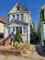 OCCUPIED - CAN ONLY BE SEEN FROM OUTSIDE. NON-PAYING TENANTS. SOLD AS IS.