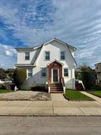 Spacious and bright 2-bedroom, 1.5-bath apartment located directly across the street from Lindell Elementary School in Long Beach. This home features an open living area with a combined kitchen and dining space plus an alcove den, perfect for entertaining. The primary bedroom easily fits king-size furniture and includes an en suite bathroom with a tub. A convenient half bath is available for guests, and a full basement with laundry offers plenty of storage. Enjoy your own private backyard and patio, along with a driveway that fits up to three vehicles, exclusively for this unit. Pets are welcome, and the location offers easy access to schools, shopping, and the beach.