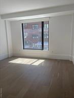 Beautiful one-bedroom apartment in Osteen, 760 sq/ft. Great layout and modern living space. Close to train station and Dominos park.