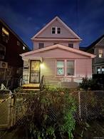 Gorgeous apartment for Rent- spacious, Bright, and conveniently located close to all transportation, including Train and Bus lines, with all shops nearby.